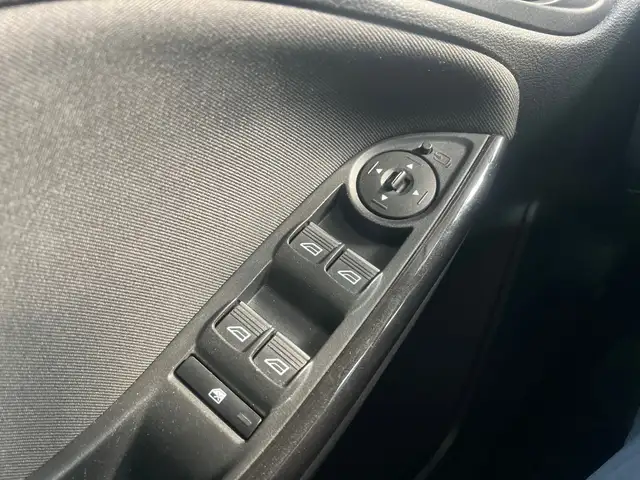 Ford Focus view 11