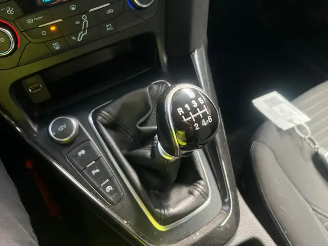 Ford Focus view 15