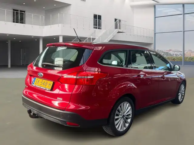 Ford Focus view 3