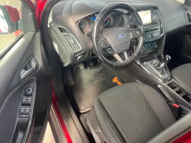 Ford Focus view 6