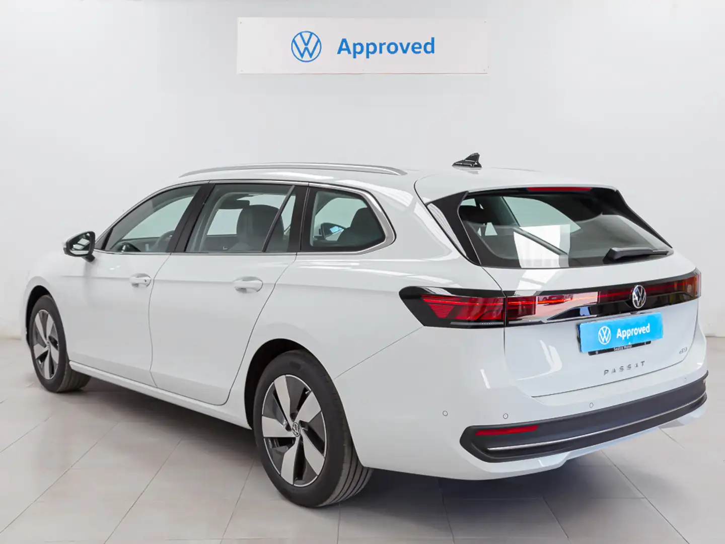 Volkswagen Passat 1.5 eTSI Business DSG7 110kW Wit - 2