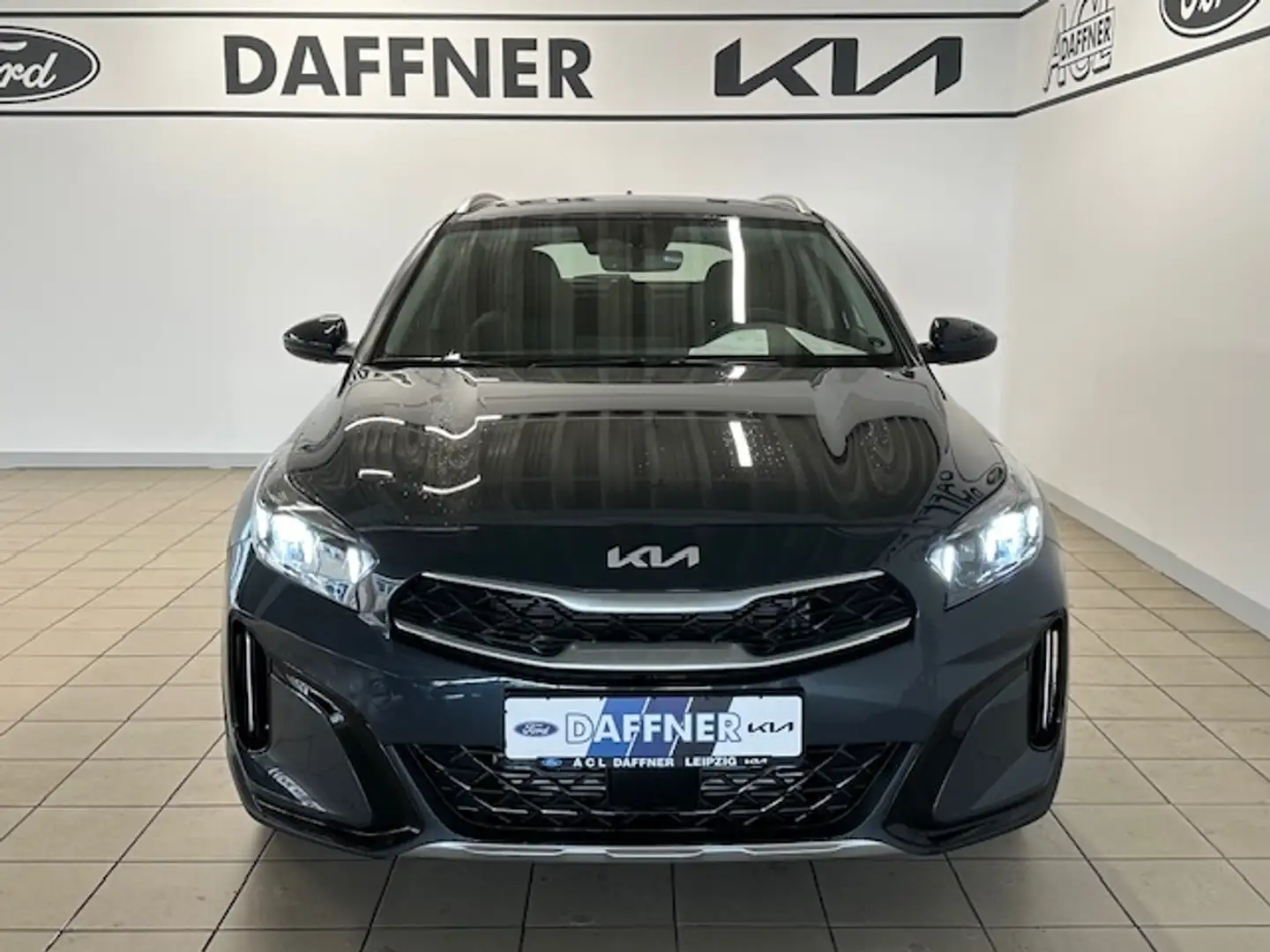 Kia XCeed Vision 1.5 T-GDI LED Kamera Spurhalteass. Grau - 2