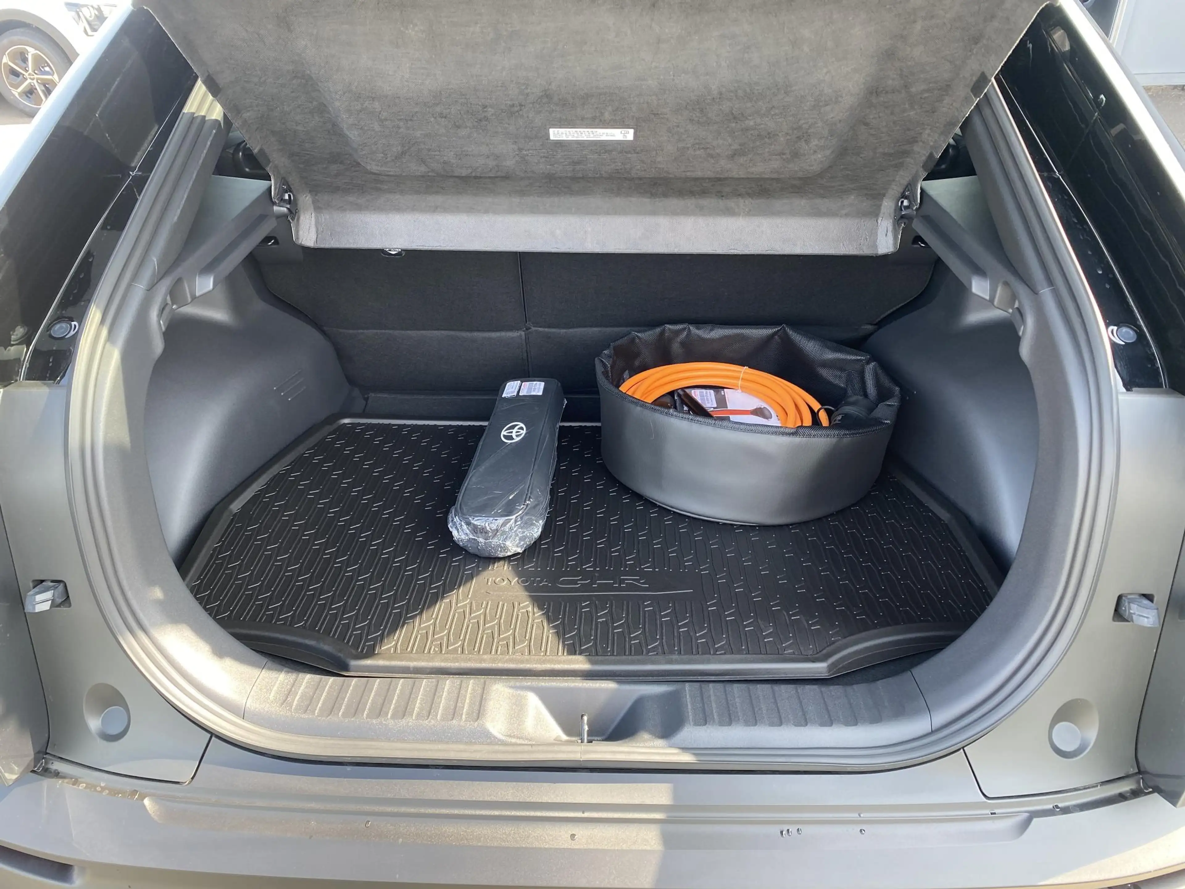 Toyota C-HR+ — Actieradius (WLTP) 507 km Executive AWD 77 kWh 3 — photo 8