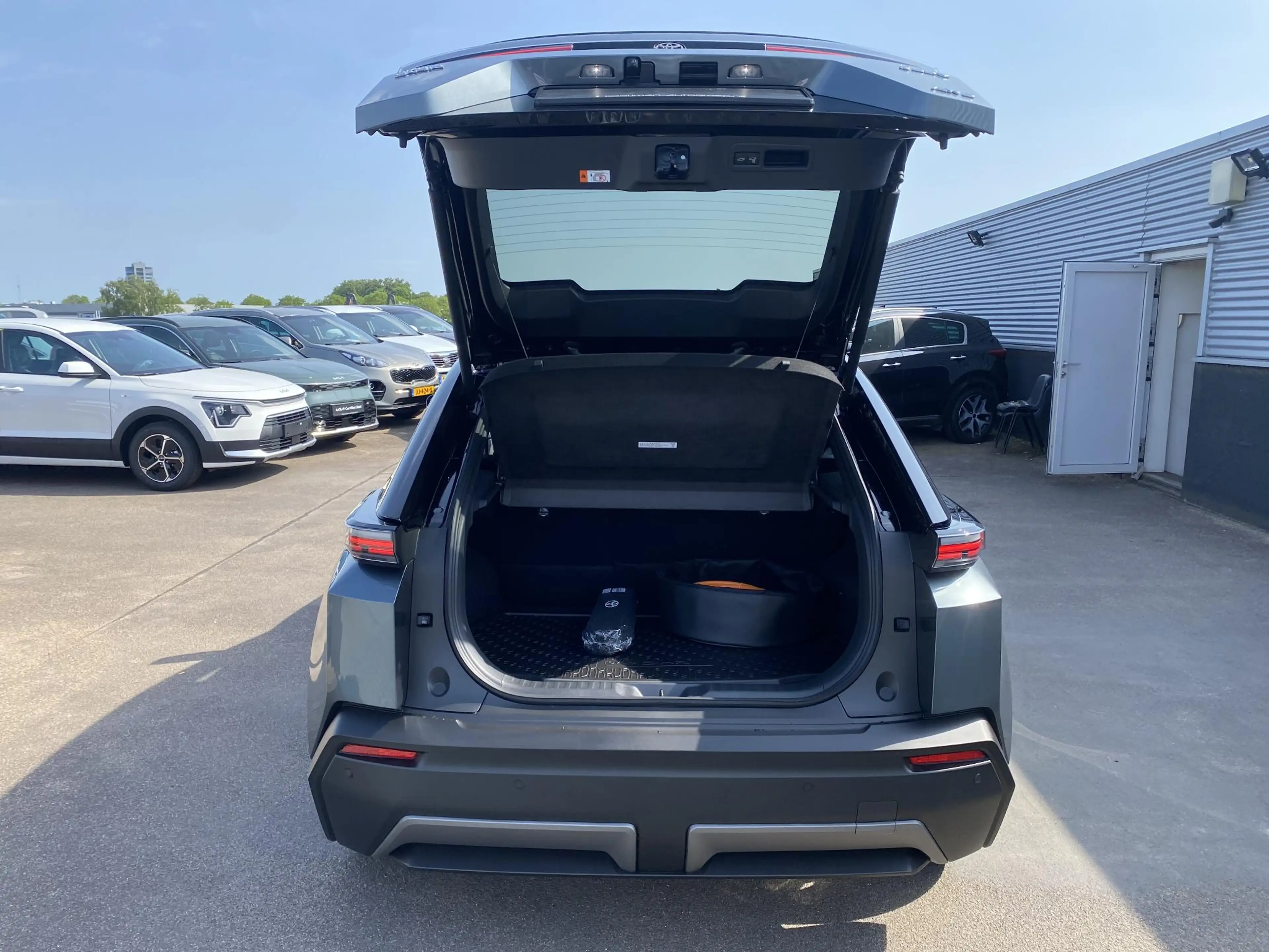 Toyota C-HR+ — Actieradius (WLTP) 507 km Executive AWD 77 kWh 3 — photo 7