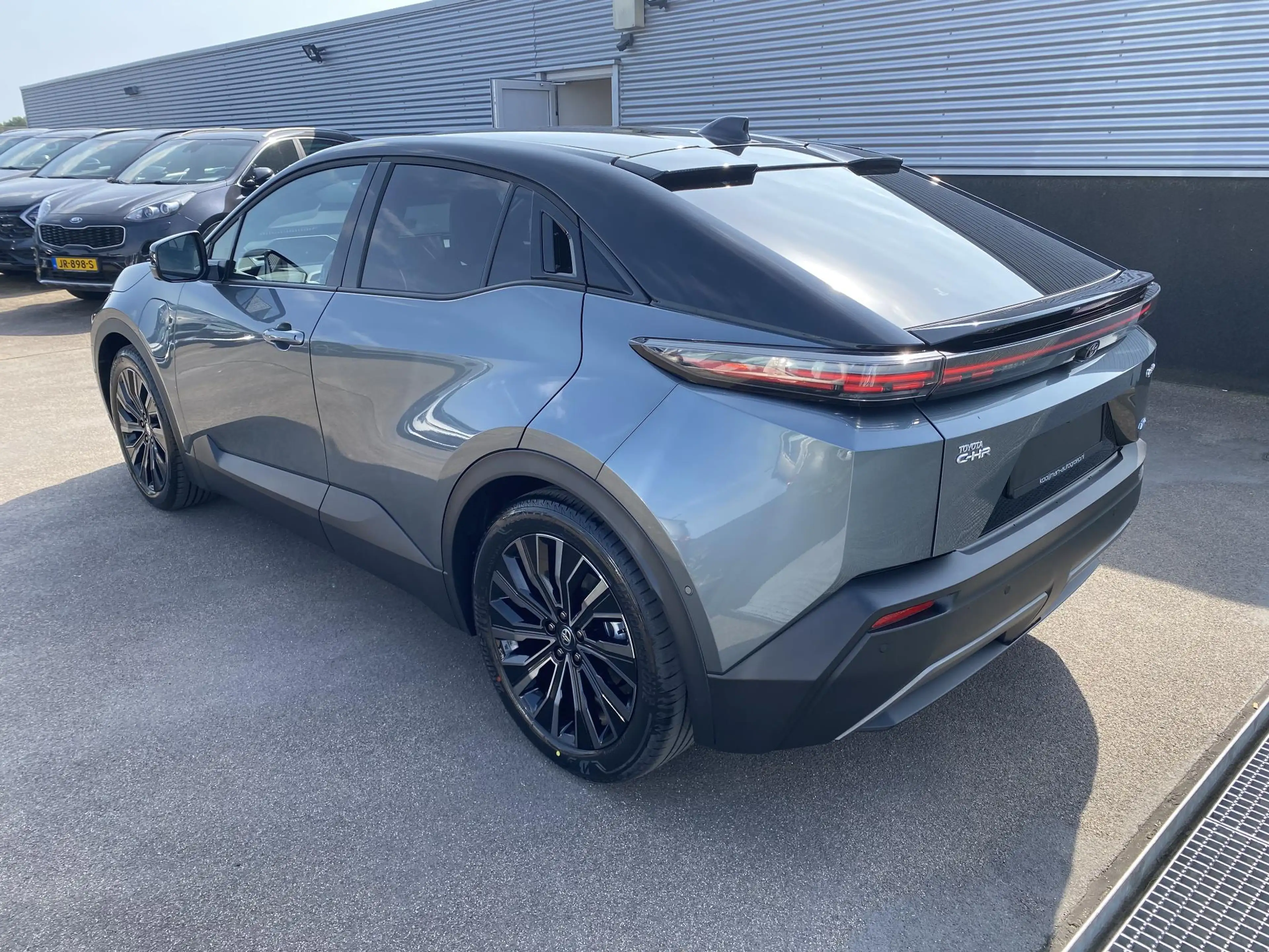 Toyota C-HR+ — Actieradius (WLTP) 507 km Executive AWD 77 kWh 3 — photo 5