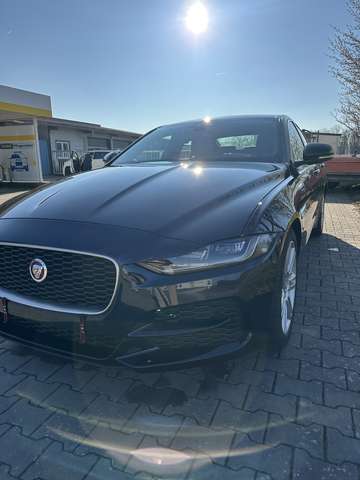 Jaguar XE SE