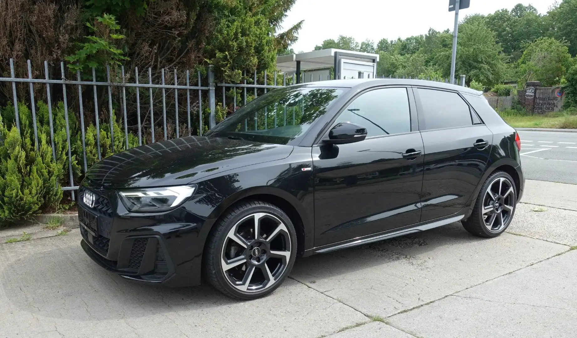 Audi A1 30 TFSI S line Sportback*CarPlay*LED*NAVI*VIRTUAL Schwarz - 2