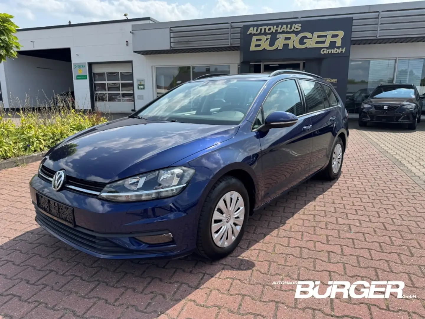 Volkswagen Golf VII Trendline 1.0 SitzHZG PDC v+h Klima Berganfahr Blau - 1