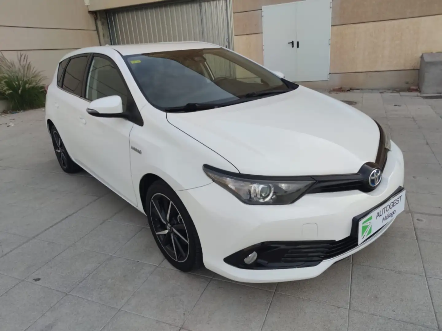 Toyota Auris hybrid 140H Feel! Edition Blanco - 1