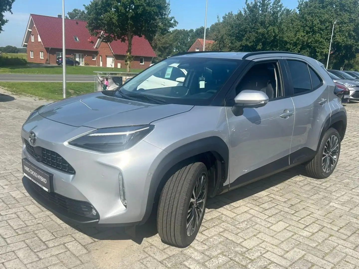 Toyota Yaris Cross Silber - 1
