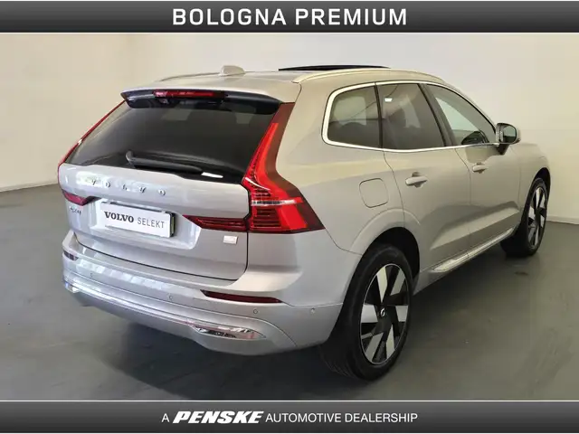 Volvo XC60 view 2