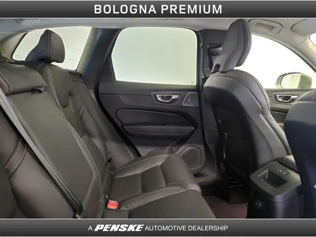Volvo XC60 view 5