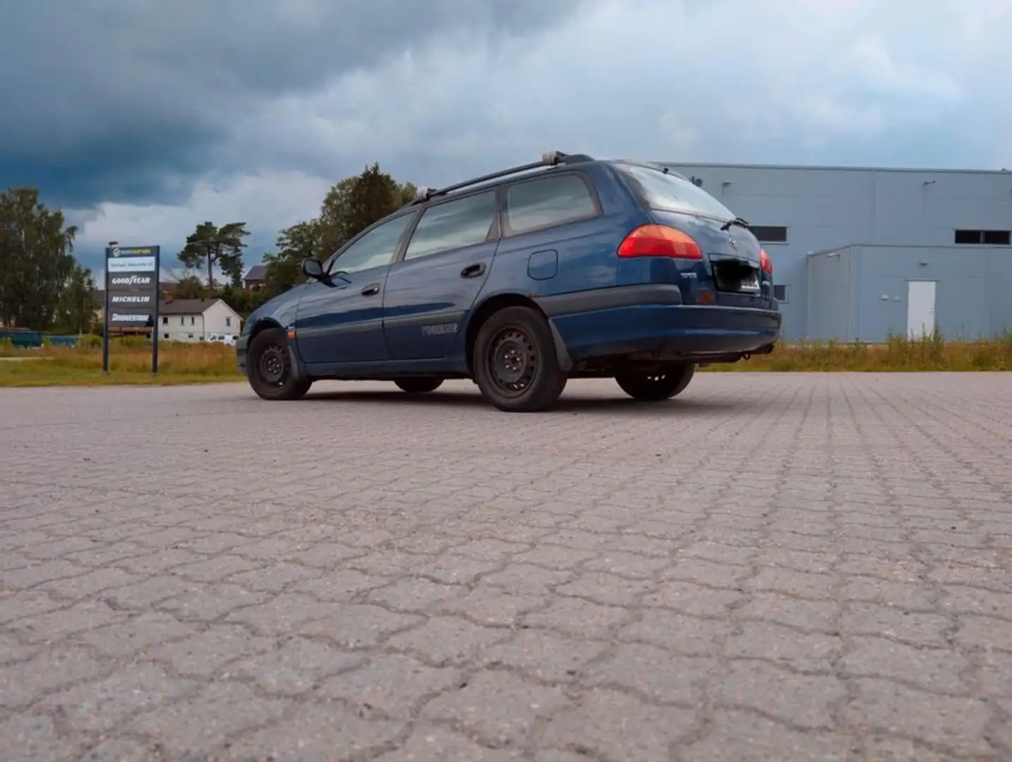 Toyota Avensis 1.6i VVT-i 16v L. Terra@Travel (Fleet) Bleu - 1