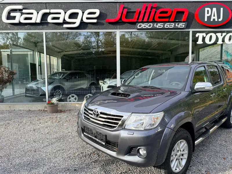 TOYOTA Hilux