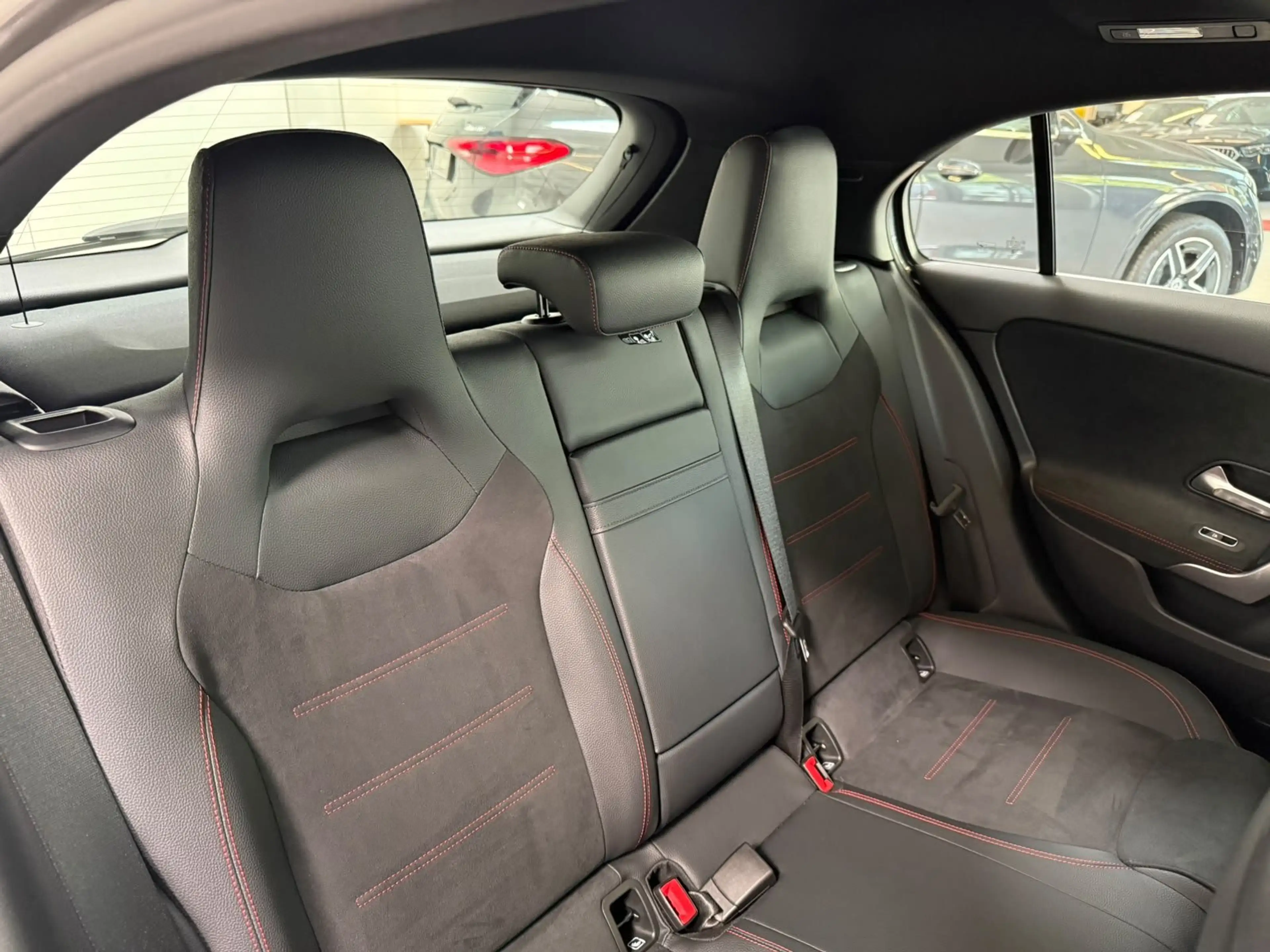 Mercedes-Benz A 200 AMG+PANO+MBEAM+360°+DISTR+KEYLESS+TOTW+DAB — photo 14