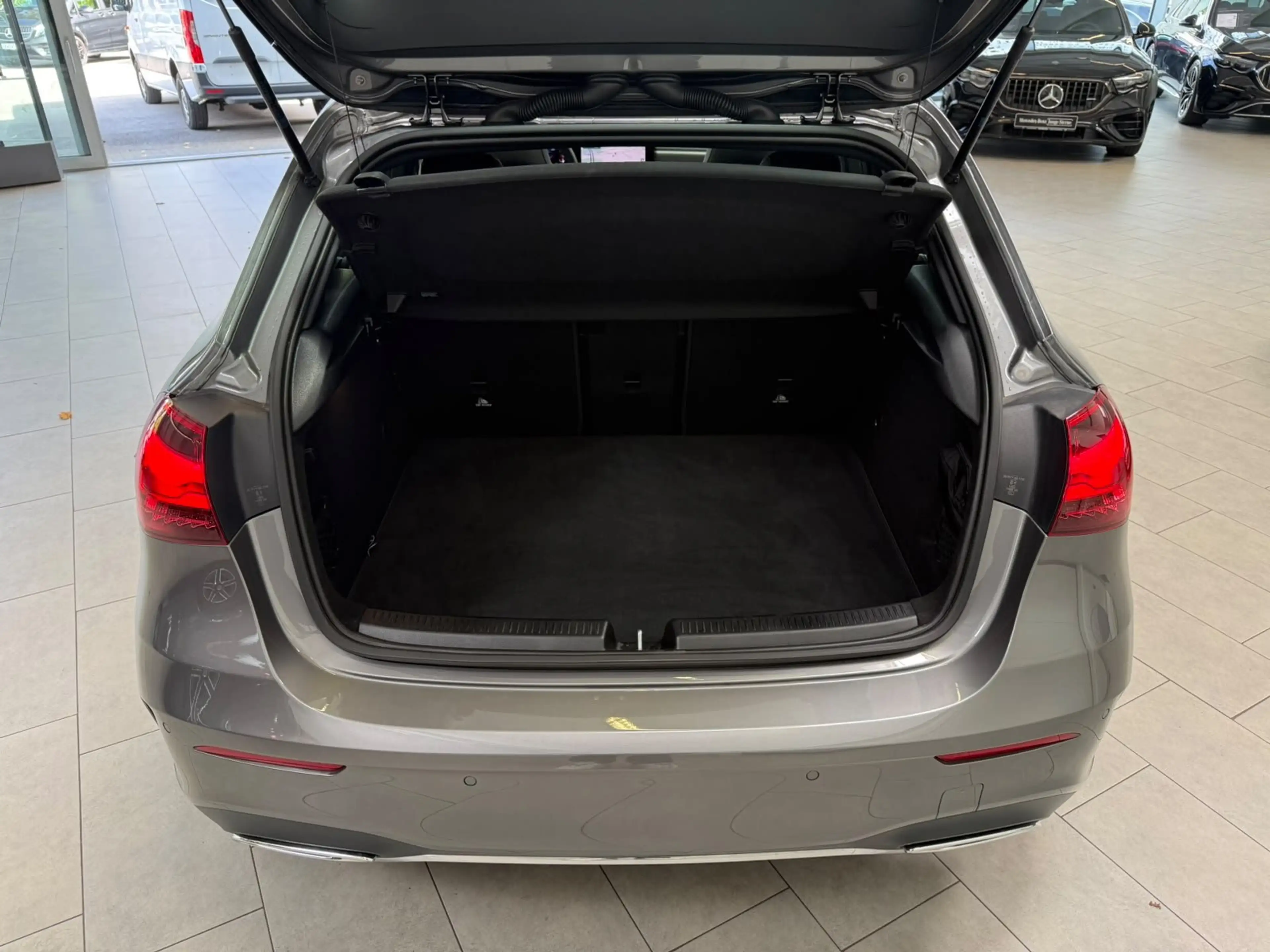 Mercedes-Benz A 200 AMG+PANO+MBEAM+360°+DISTR+KEYLESS+TOTW+DAB — photo 6