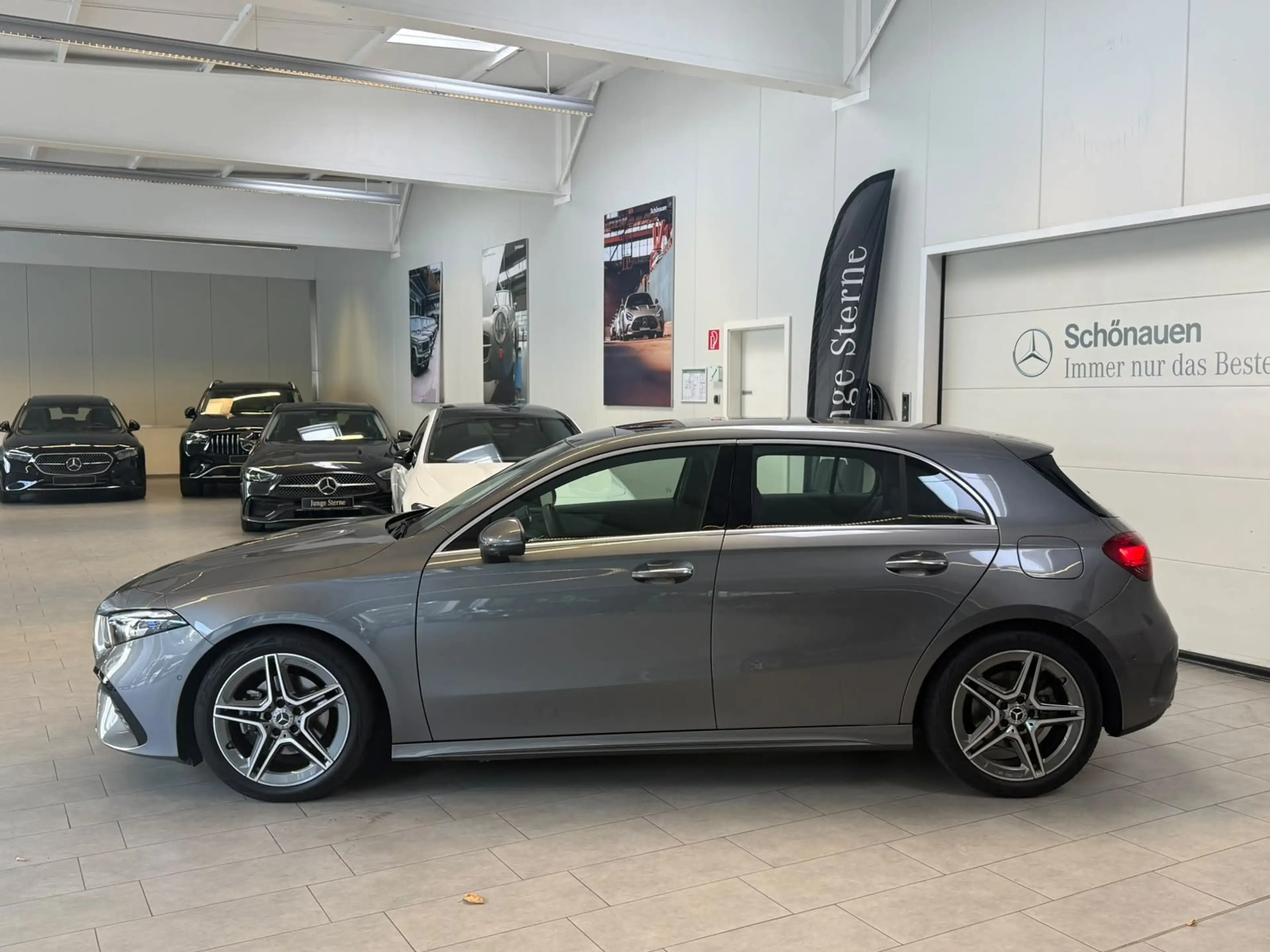 Mercedes-Benz A 200 AMG+PANO+MBEAM+360°+DISTR+KEYLESS+TOTW+DAB — photo 3