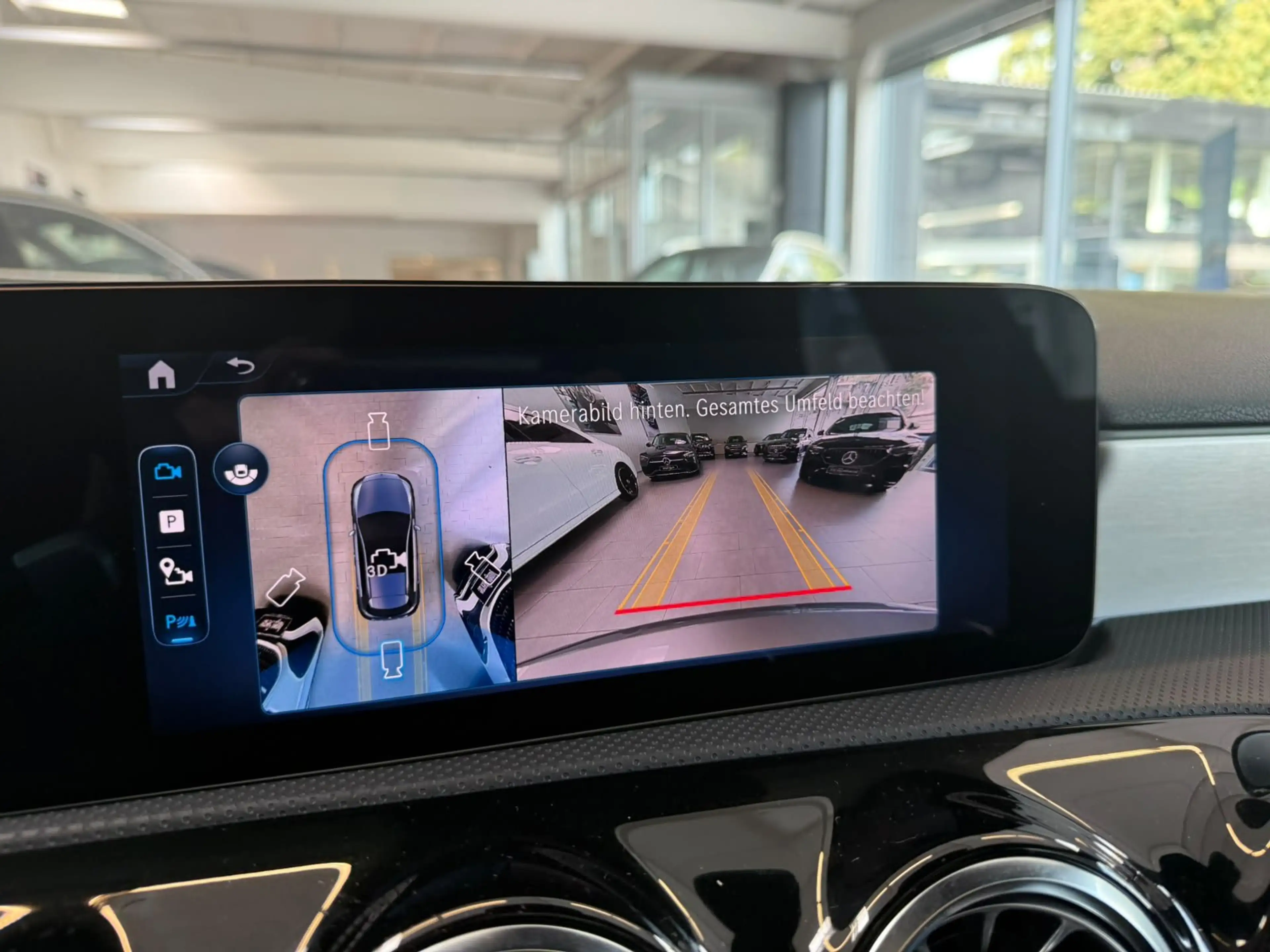 Mercedes-Benz A 200 AMG+PANO+MBEAM+360°+DISTR+KEYLESS+TOTW+DAB — photo 15
