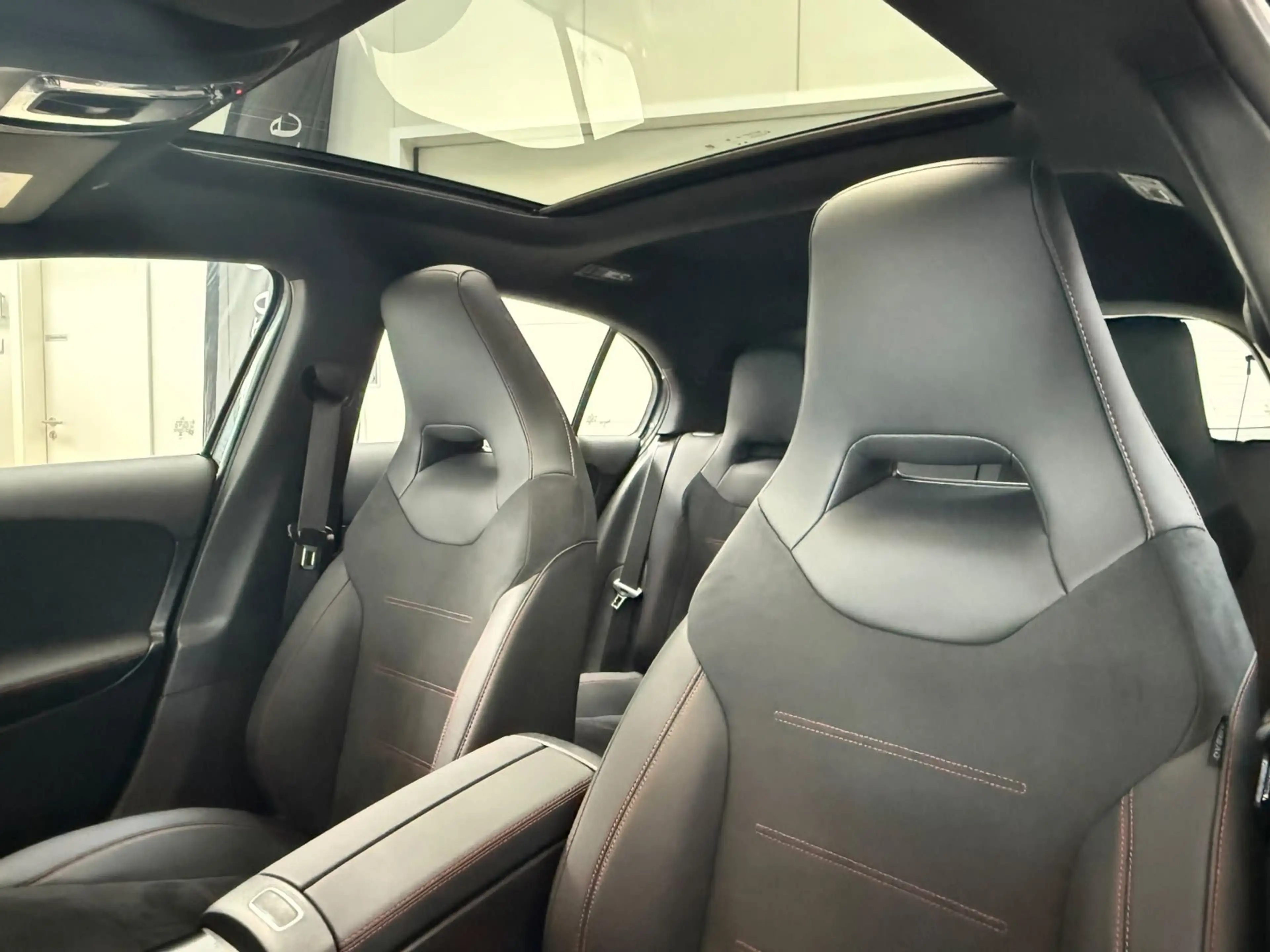 Mercedes-Benz A 200 AMG+PANO+MBEAM+360°+DISTR+KEYLESS+TOTW+DAB — photo 12