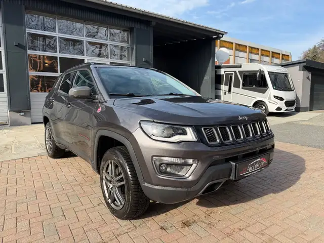 Jeep Compass view 3
