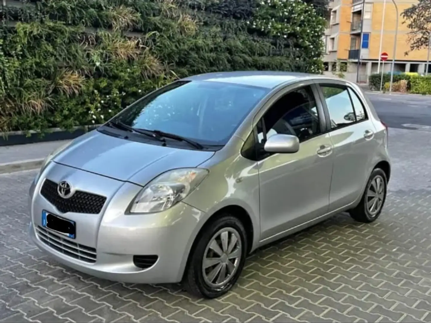 Toyota Yaris 5p 1.0 Sol - 1