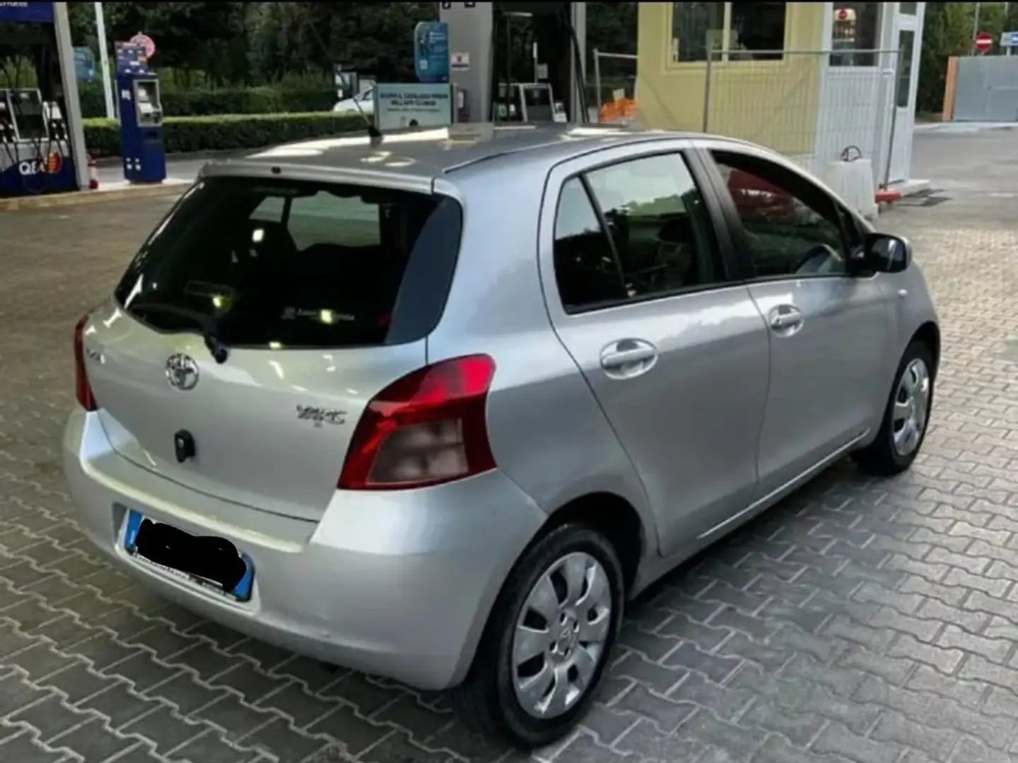 Toyota Yaris 5p 1.0 Sol - 2