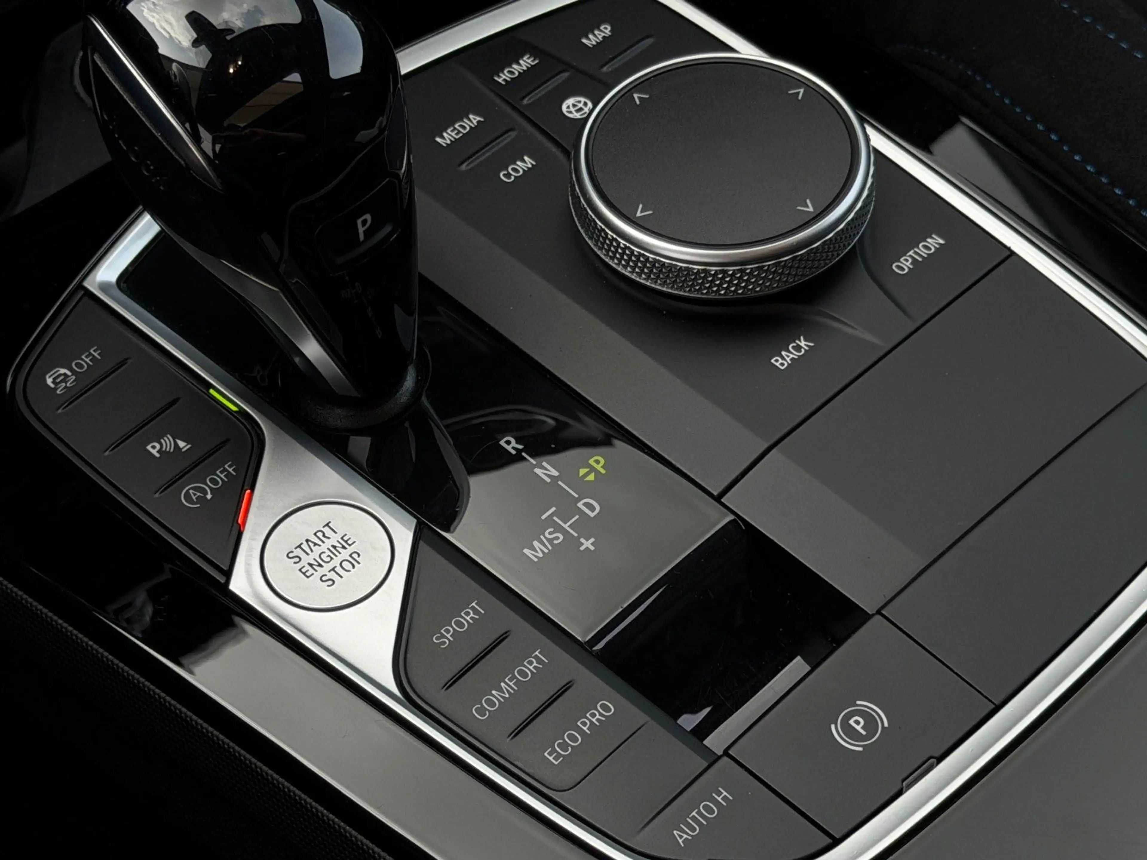 BMW 120 i M Sport PANO*KAMERA*H/K*M HECKSPOILER* — photo 12