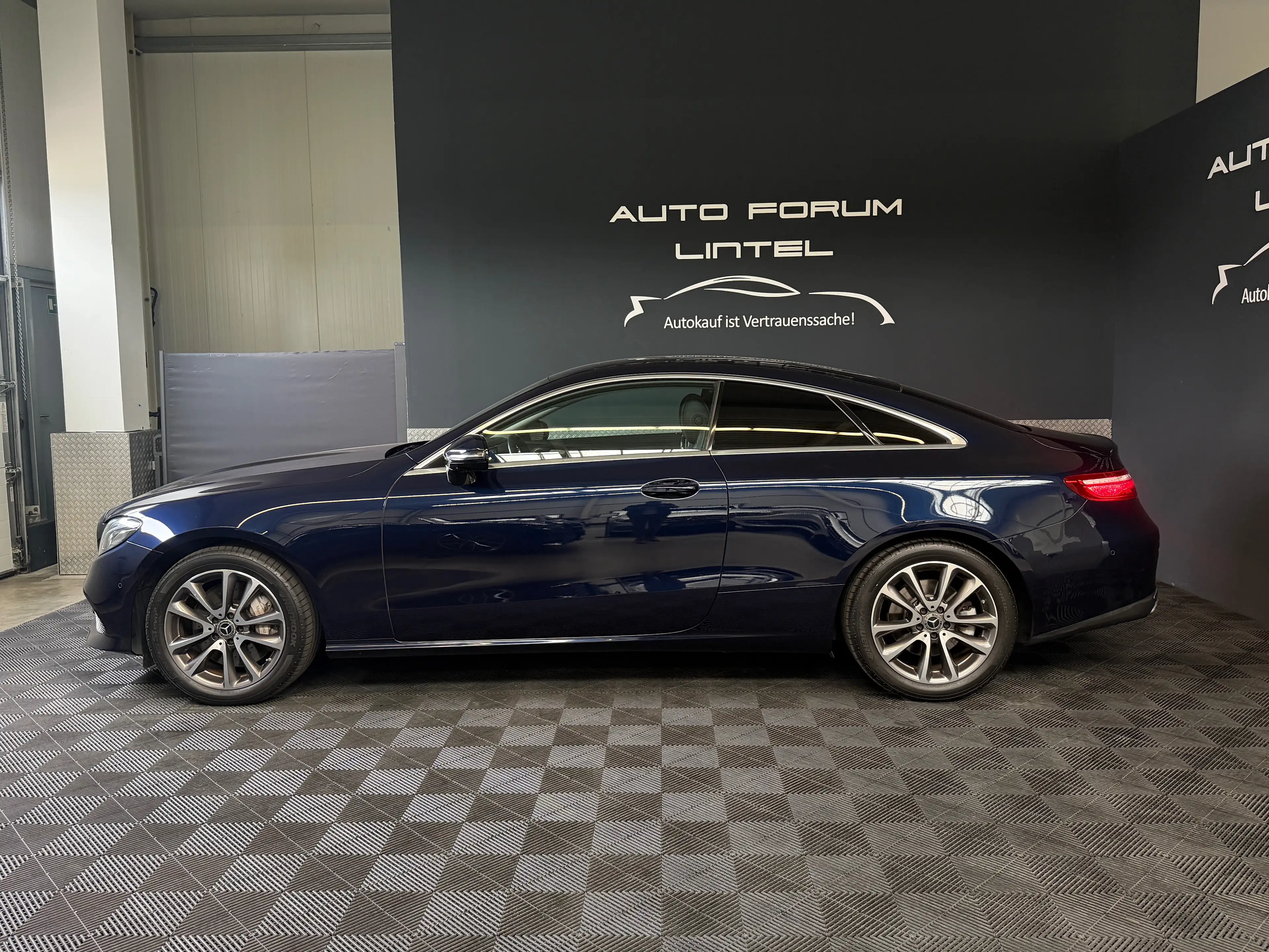 Mercedes-Benz E 350 d 4Matic MULTIBEAM-AHK-8XBEREIFT-AHK-SCHECKHEFT-2.HAND — photo 4