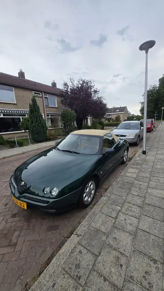 Alfa Romeo Spider 2.0-16V, foto 1