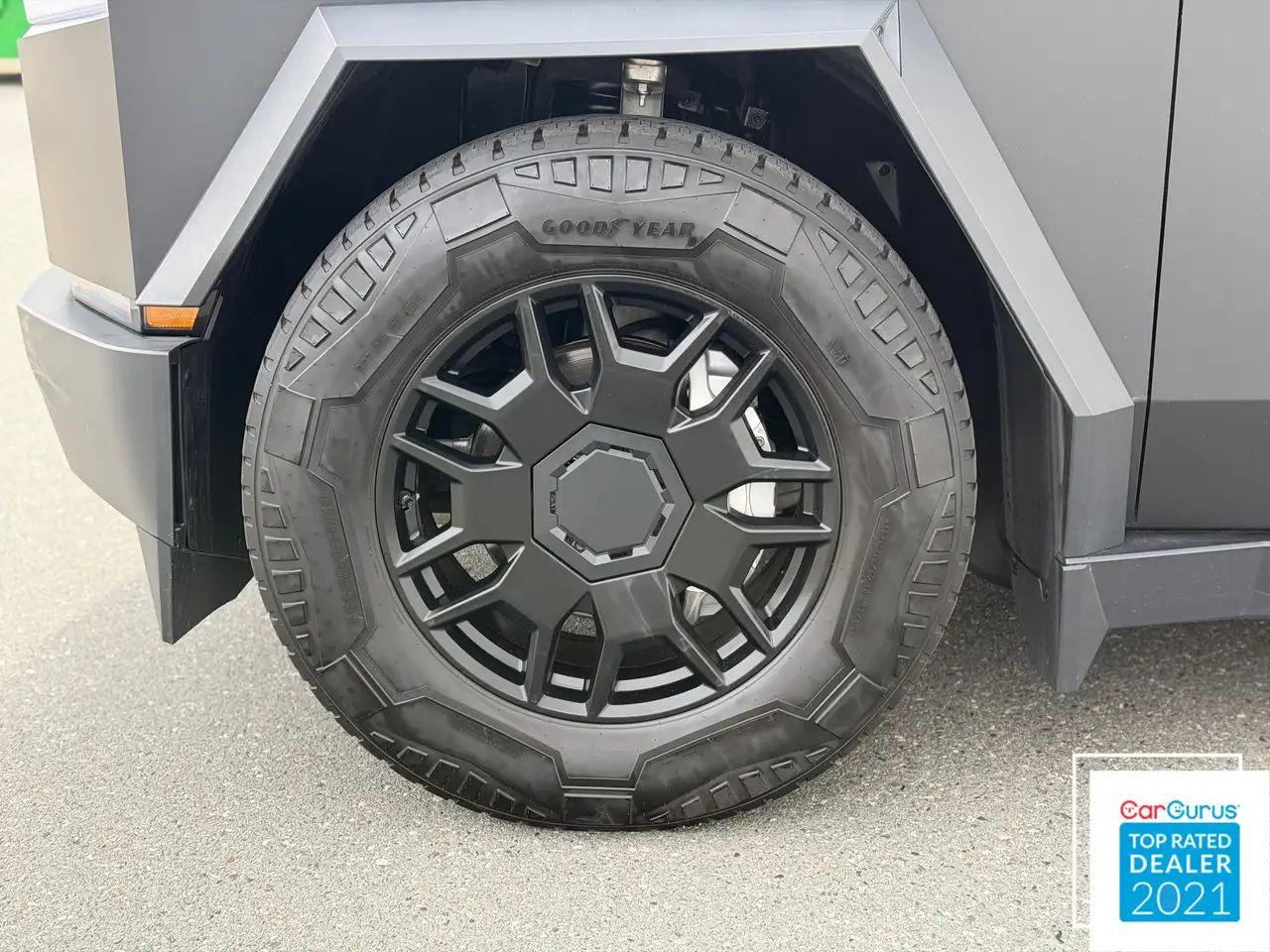 Tesla Cybertruck снимка Tesla Cybertruck
