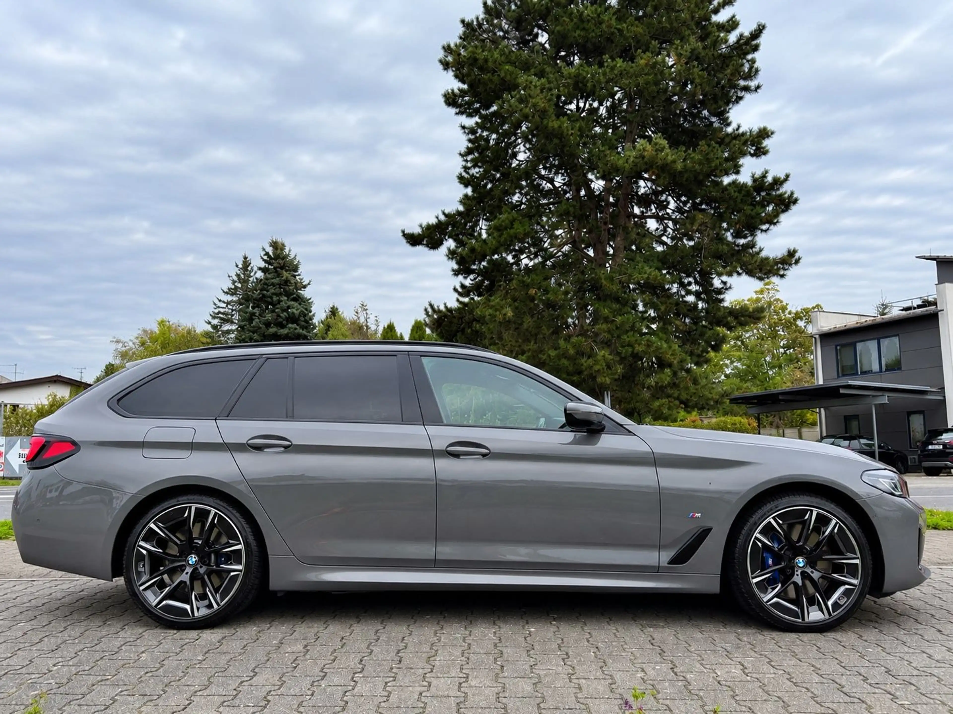 BMW 540 i T xDrive M Sport INDIVIDUAL *ABSOLUT VOLL* — photo 8