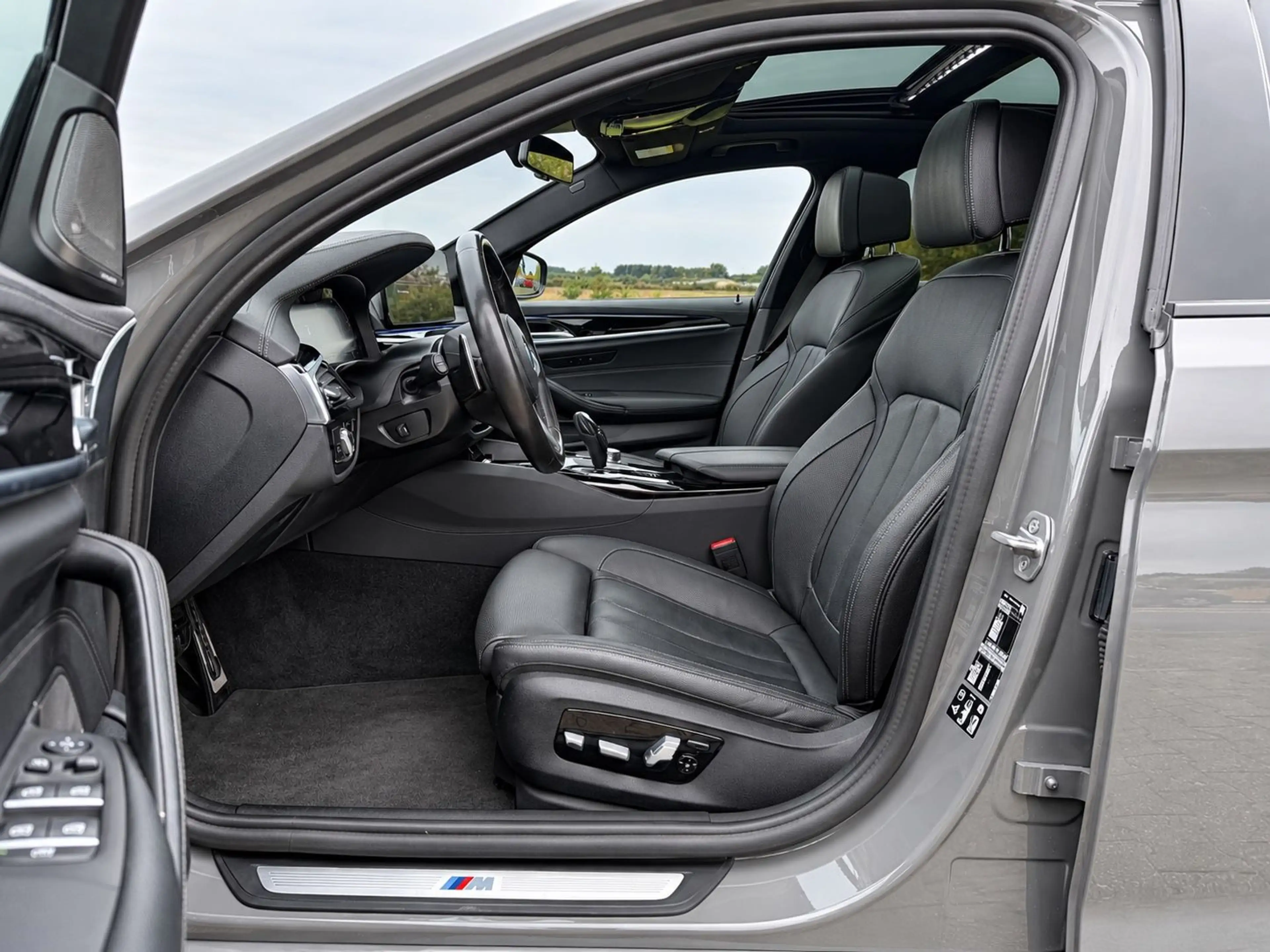 BMW 540 i T xDrive M Sport INDIVIDUAL *ABSOLUT VOLL* — photo 11