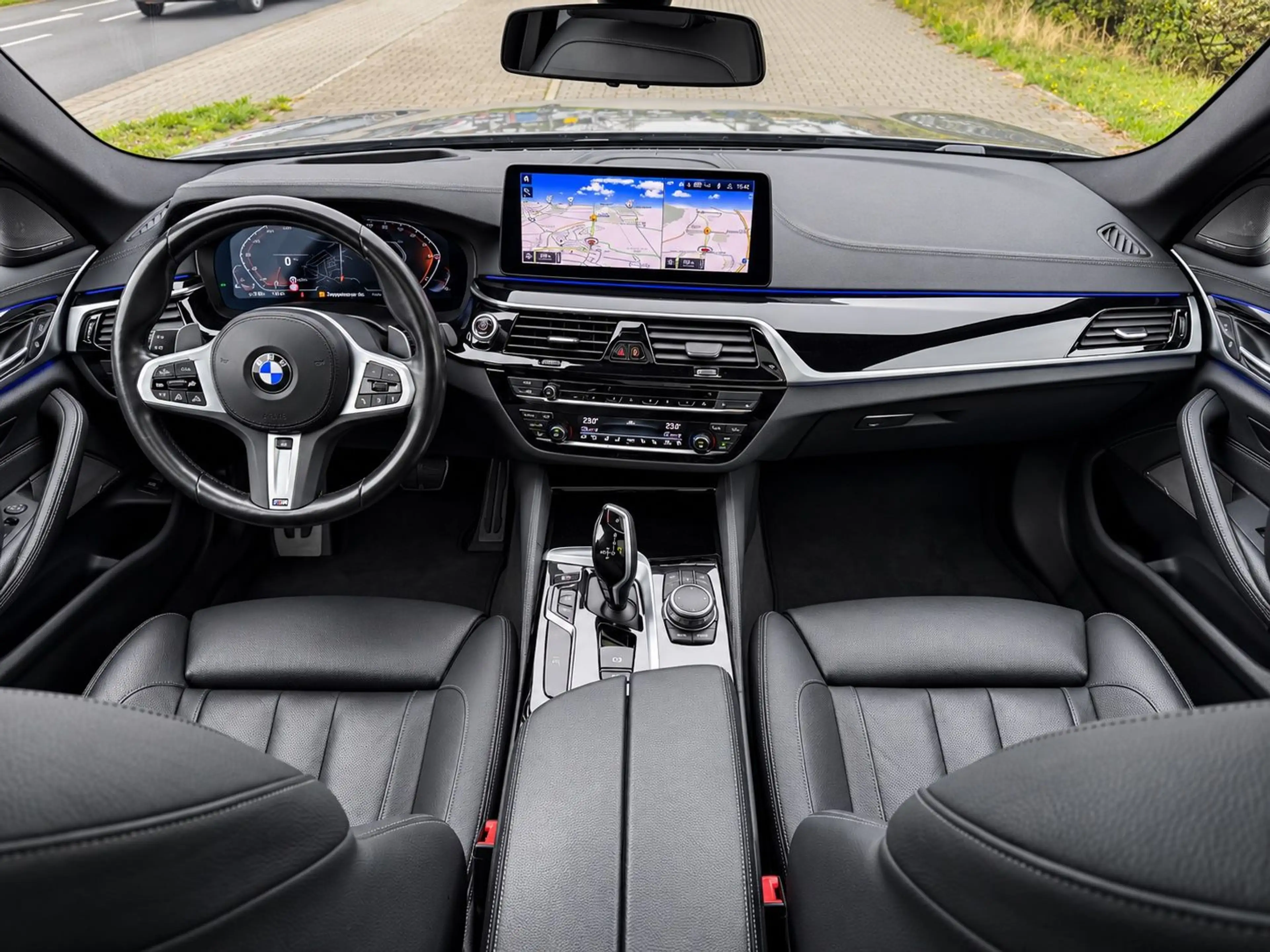 BMW 540 i T xDrive M Sport INDIVIDUAL *ABSOLUT VOLL* — photo 10