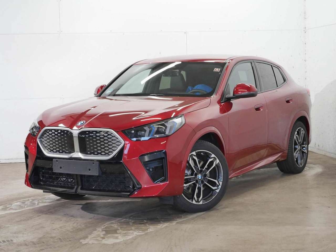 BMW iX2 — BMW iX2 xDrive30 |Aktivsitz |M Sportpaket |19 " LMR