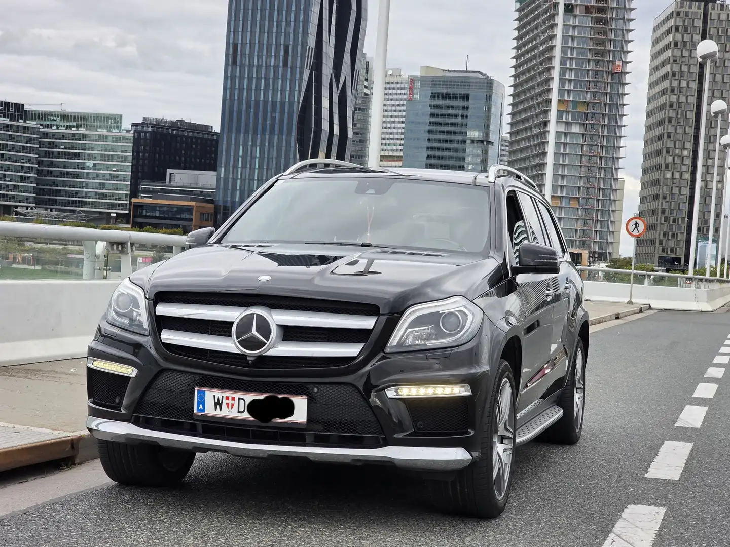 Mercedes-Benz GL 350 BlueTEC 4MATIC Aut. Schwarz - 2