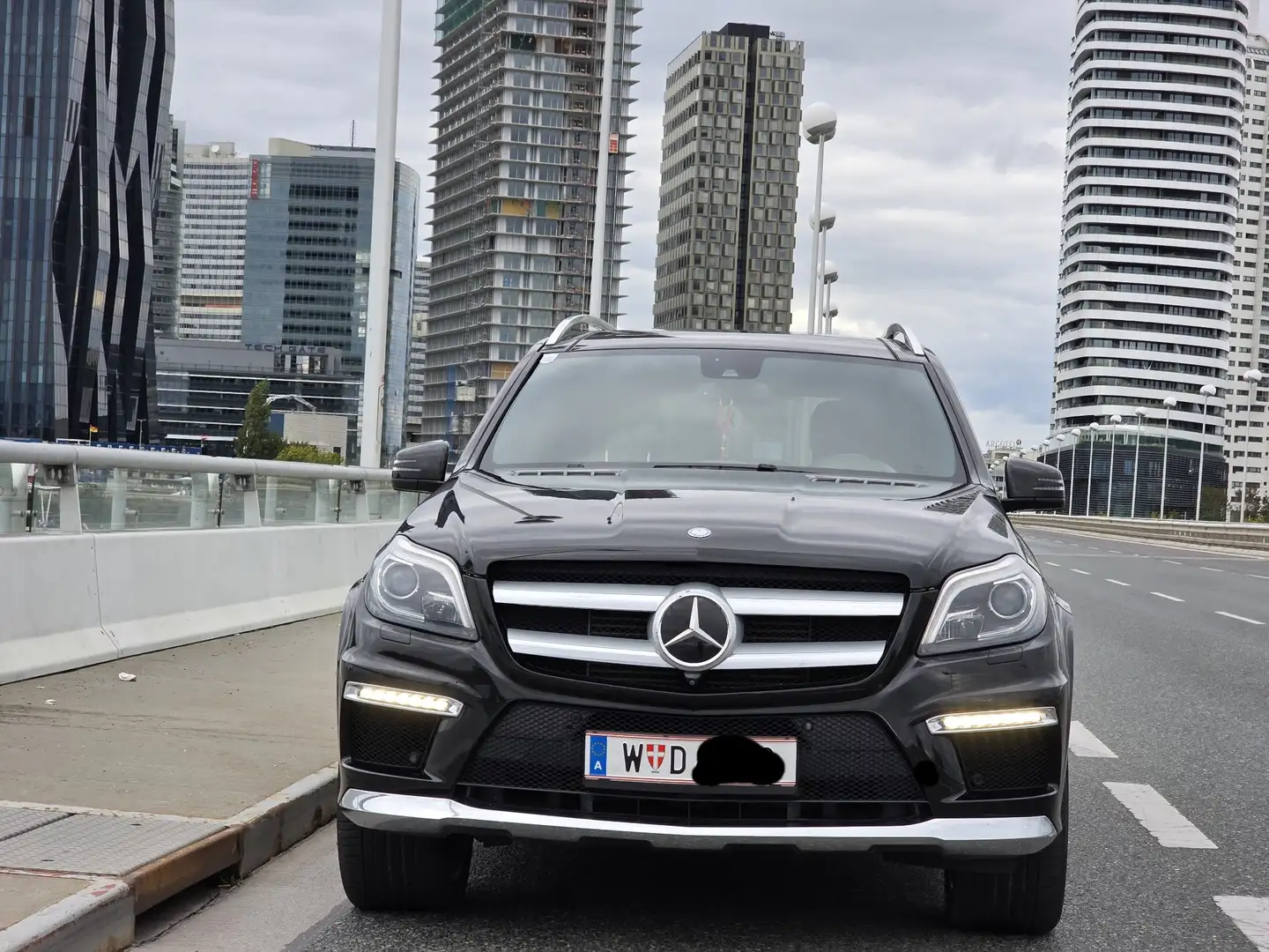 Mercedes-Benz GL 350 BlueTEC 4MATIC Aut. Schwarz - 1