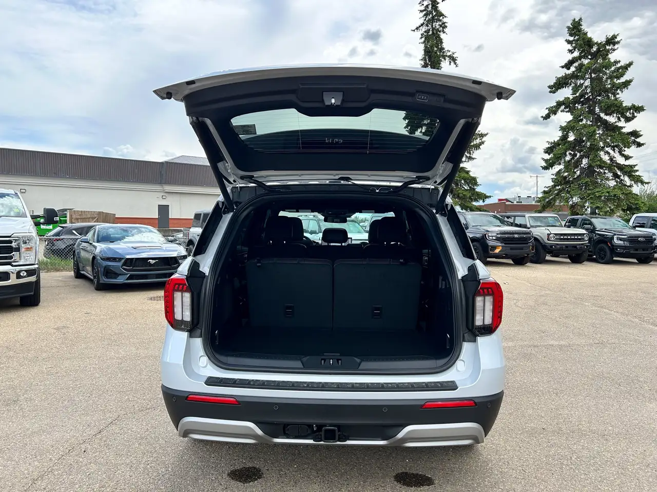 Ford Explorer снимка Ford Explorer