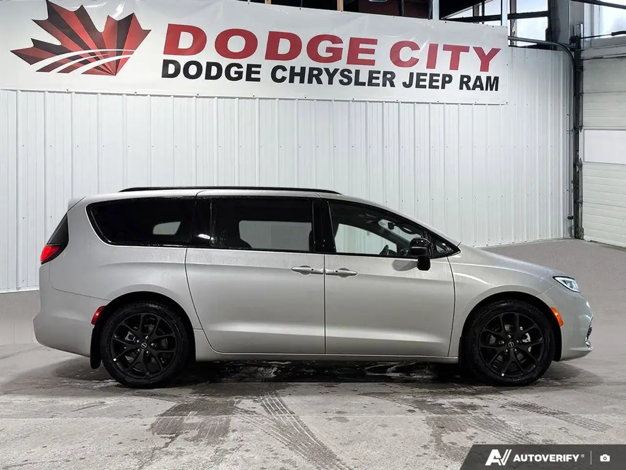 Chrysler Pacifica photo Chrysler Pacifica