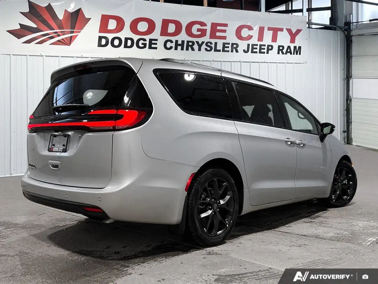 Chrysler Pacifica photo Chrysler Pacifica
