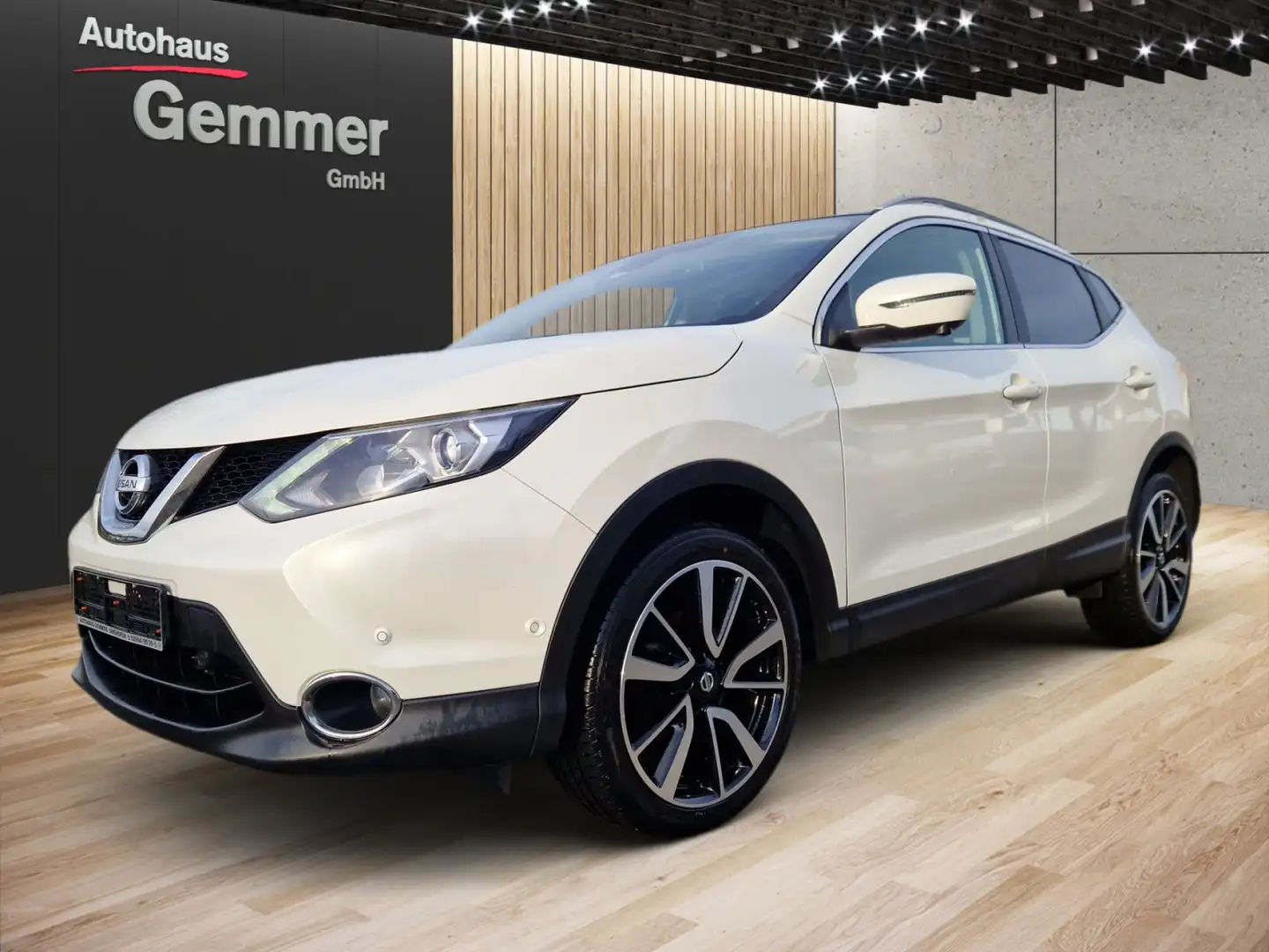 Nissan Qashqai 1,2 DIG-T 116 PS 4x2 Tekna Weiß - 2