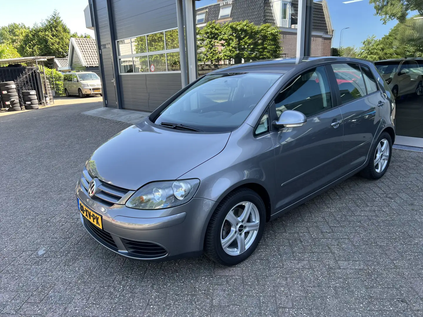 Volkswagen Golf Plus 1.6 FSI Optive 3 LM Velgen, Cruise Control, Airco Gris - 2