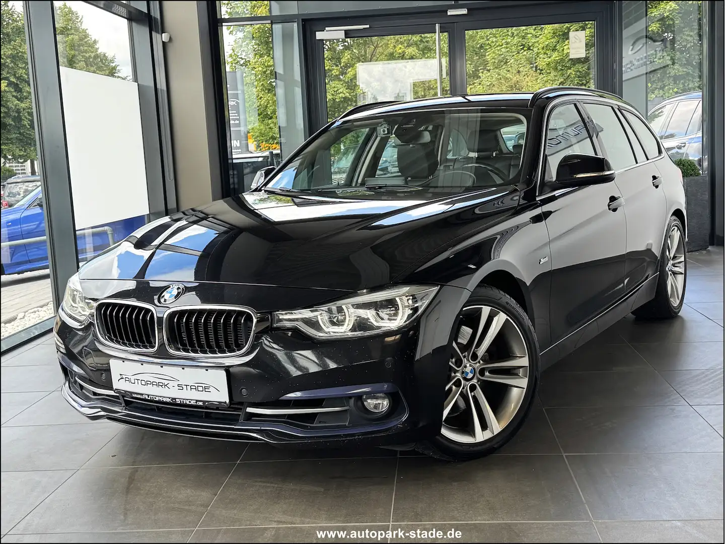 BMW 330 330d Touring Sport LED HeadUp Keyl Navi Temp Noir - 2