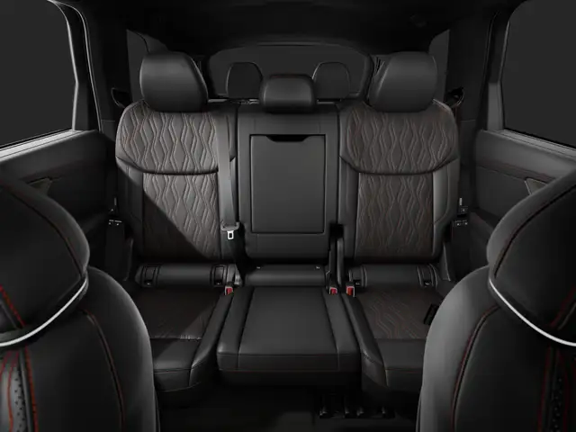 Audi Q7 view 11