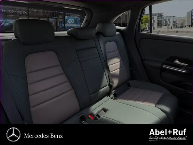 Mercedes-Benz 250 view 9