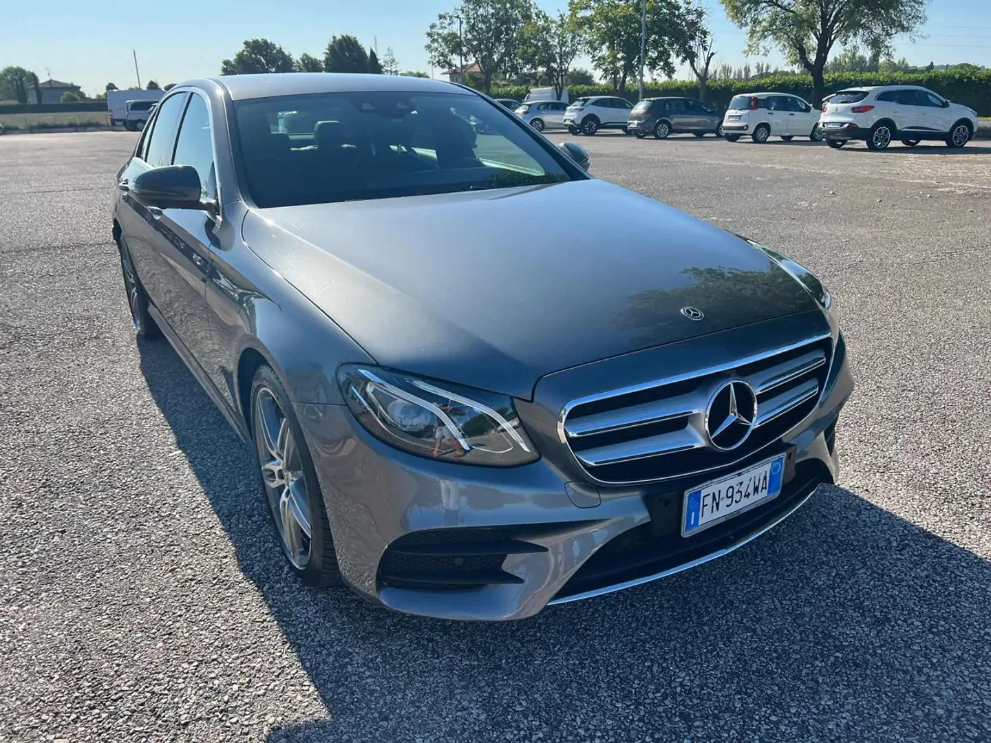 Mercedes-Benz E 220 d Auto Premium Plus solo commercianti Gris - 2