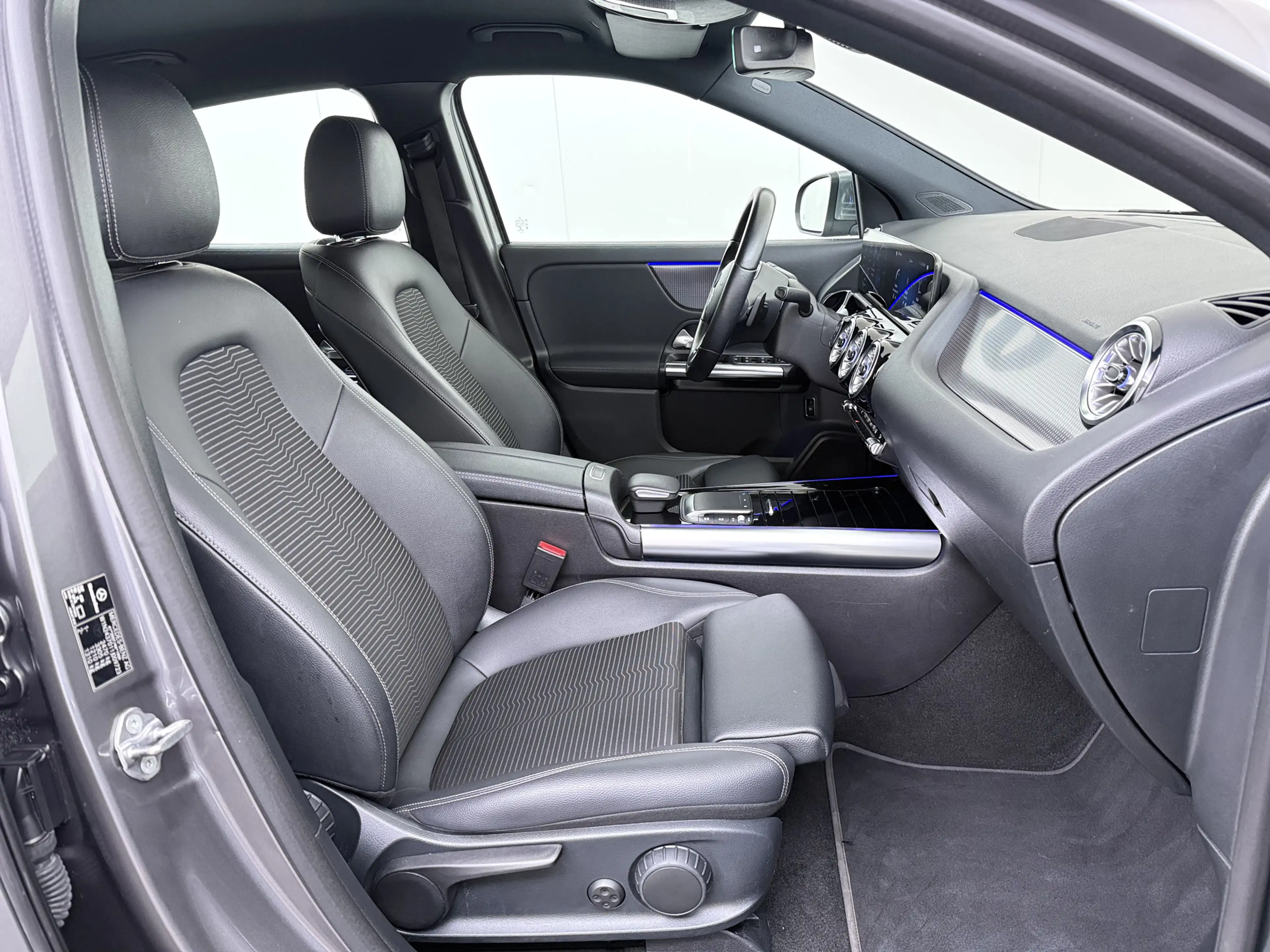 Mercedes-Benz EQA 250 Business Solution Luxury 67kWh SOH 96% Adap.Cruise — photo 35