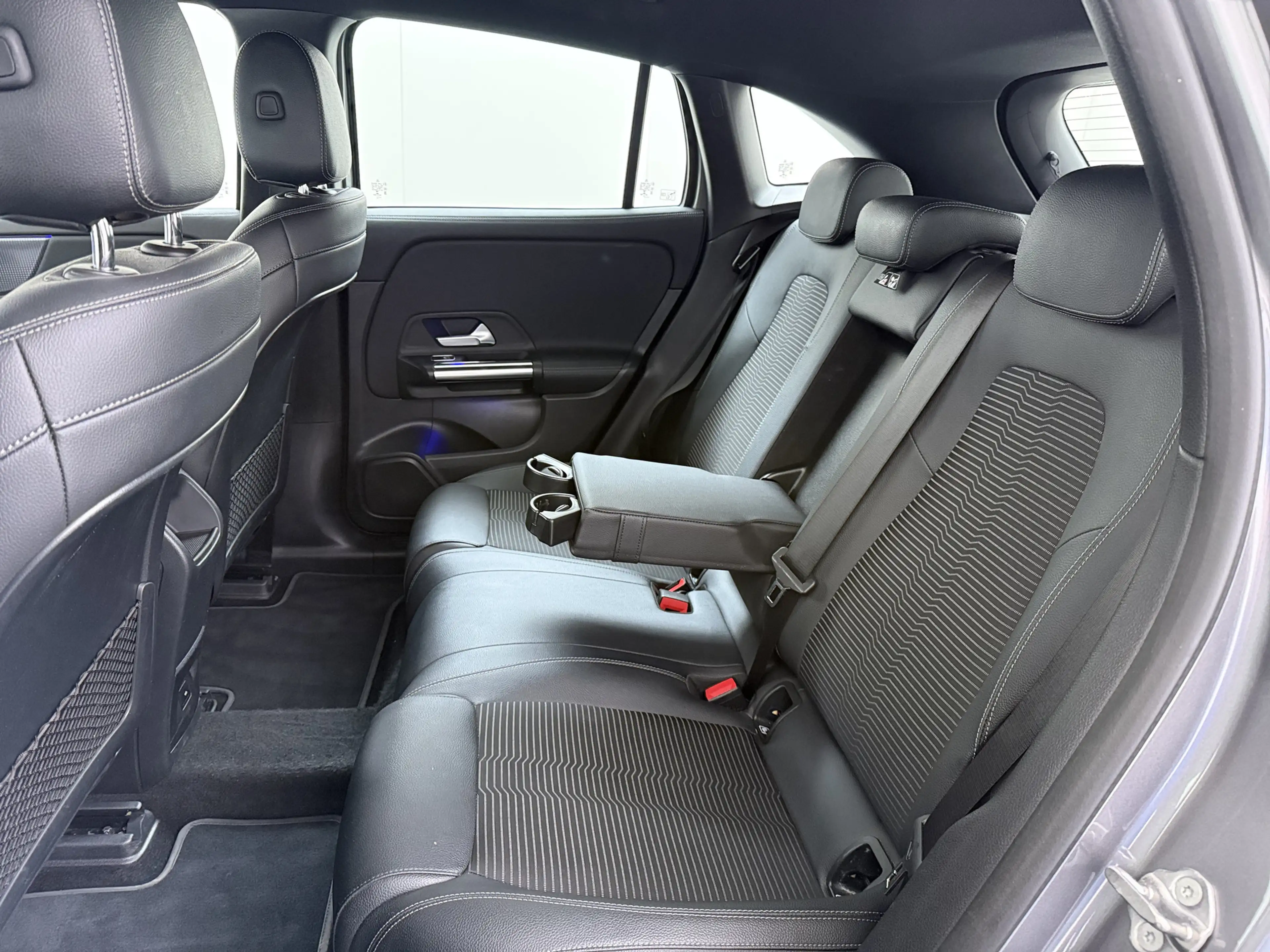Mercedes-Benz EQA 250 Business Solution Luxury 67kWh SOH 96% Adap.Cruise — photo 36