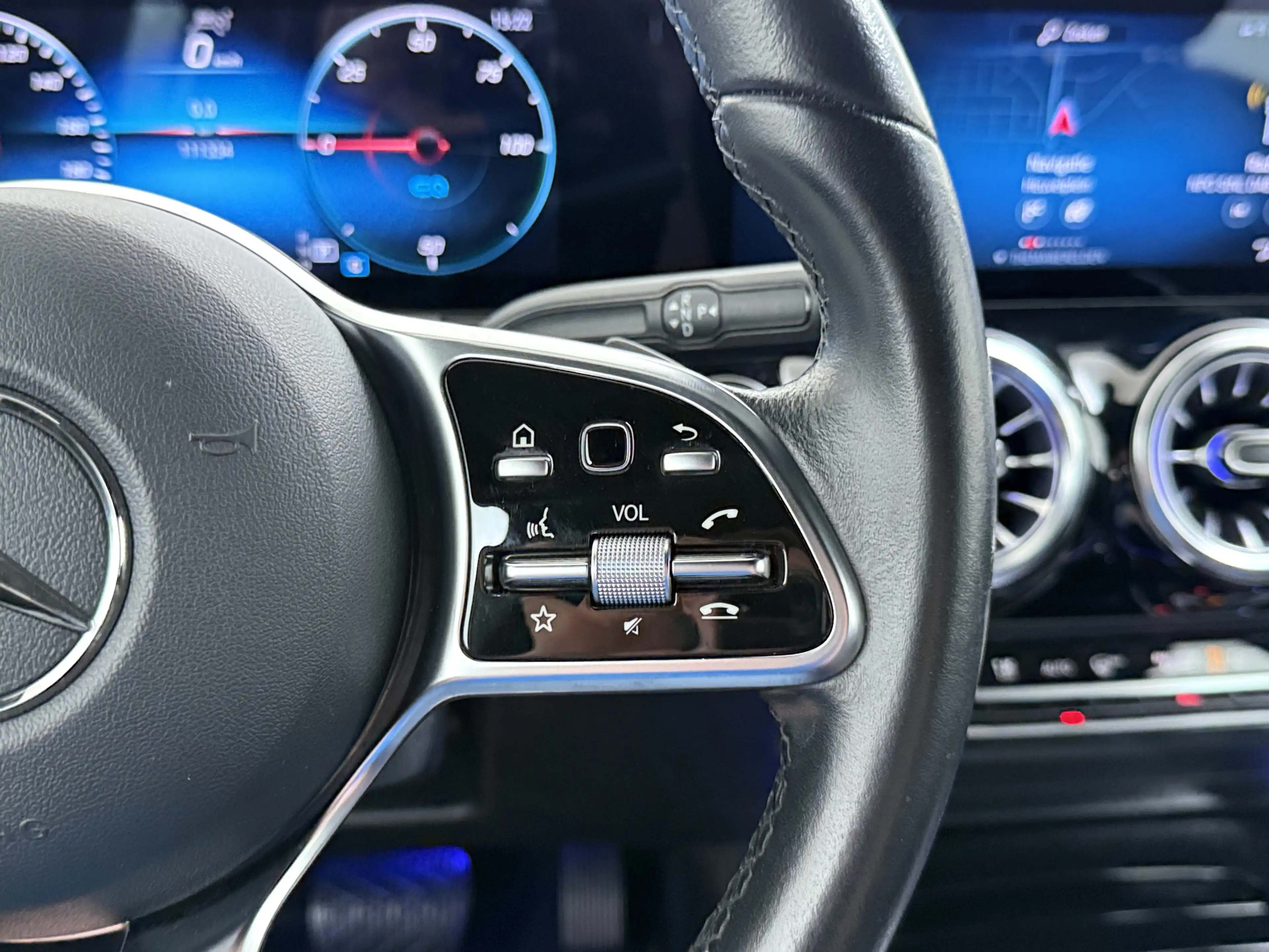 Mercedes-Benz EQA 250 Business Solution Luxury 67kWh SOH 96% Adap.Cruise — photo 32