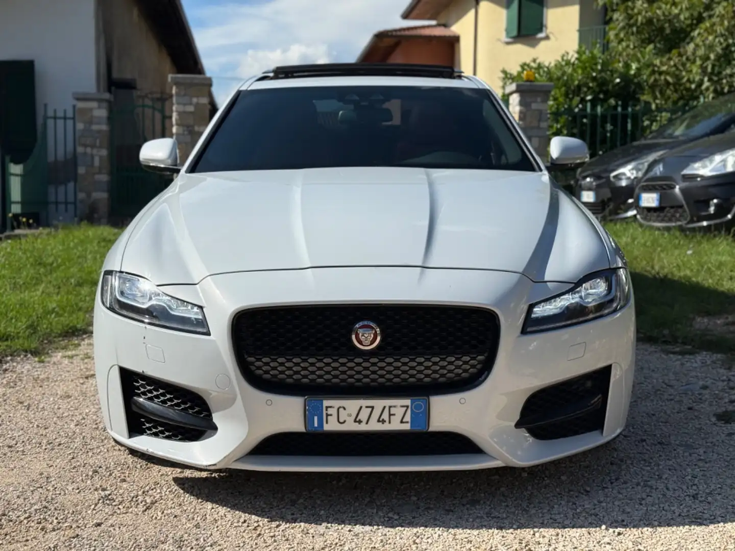 Jaguar XF 2.0 D 180 CV R-Sport Weiß - 2
