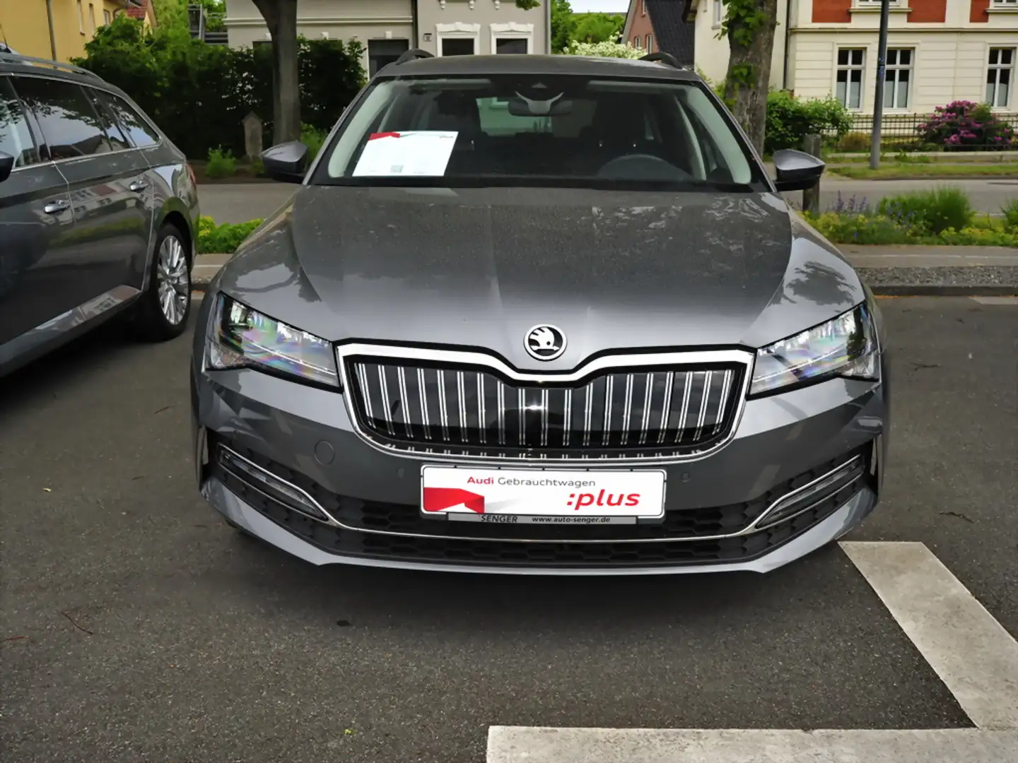 Skoda Superb Combi 1.4TSI iV Ambition Navi LED Standh. Grau - 2